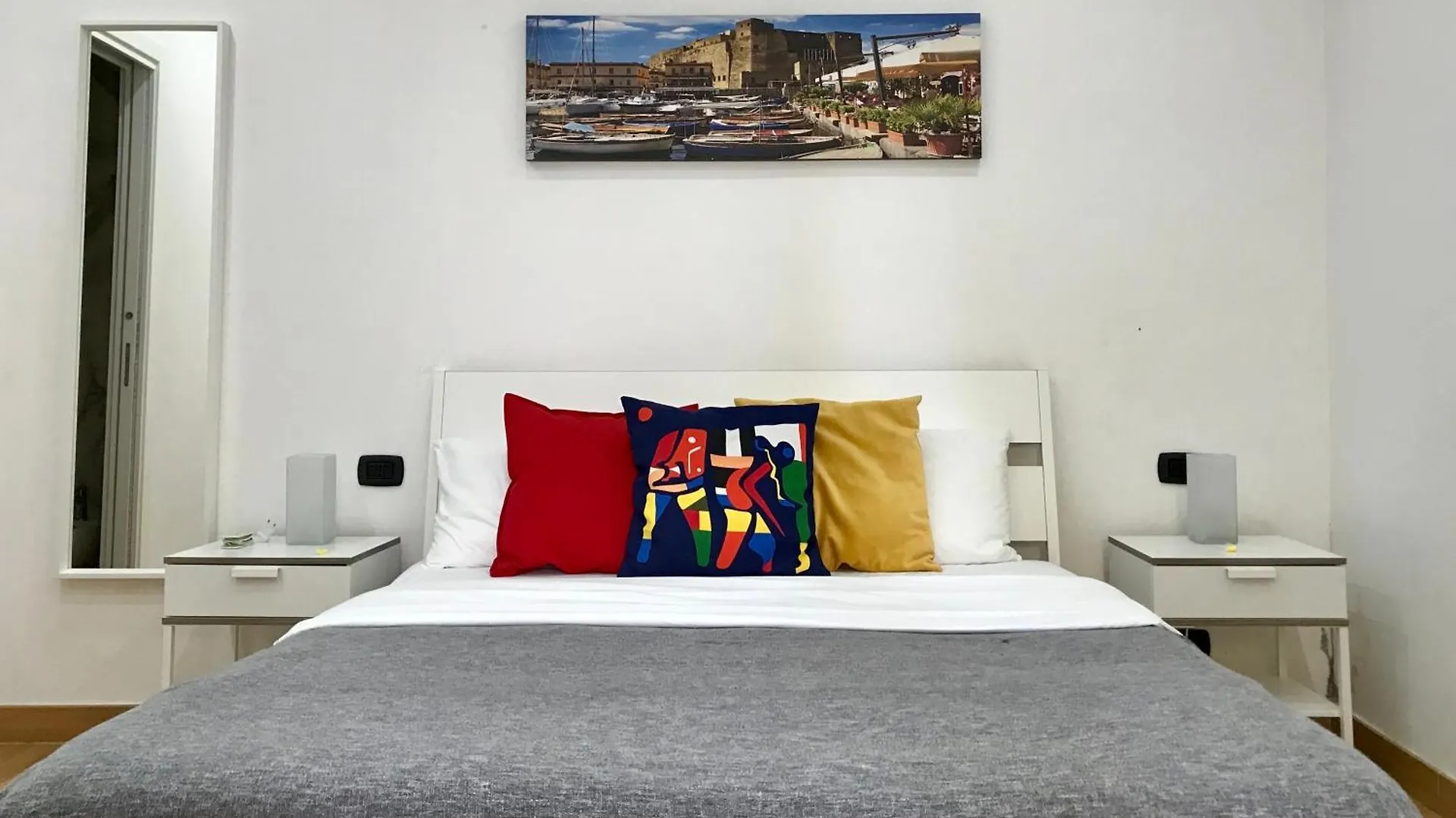 Dafflitto 12 Apartman Nápoly