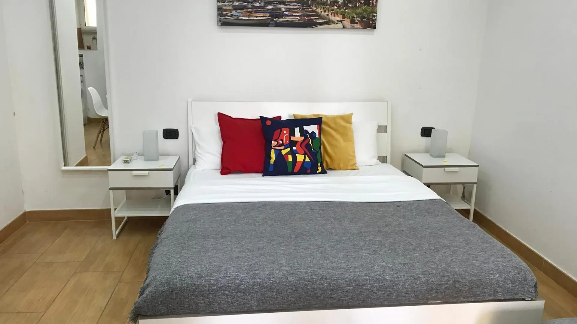Dafflitto 12 Apartman Nápoly